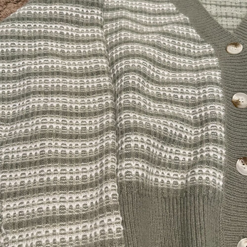 Final Touch Green Striped Knit Cardigan Sweater Size M Like New - Picture 3 of 10